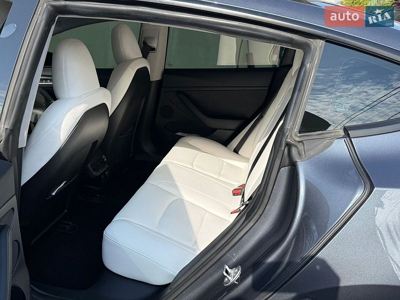 Седан Tesla Model 3 2023 в Дніпрі