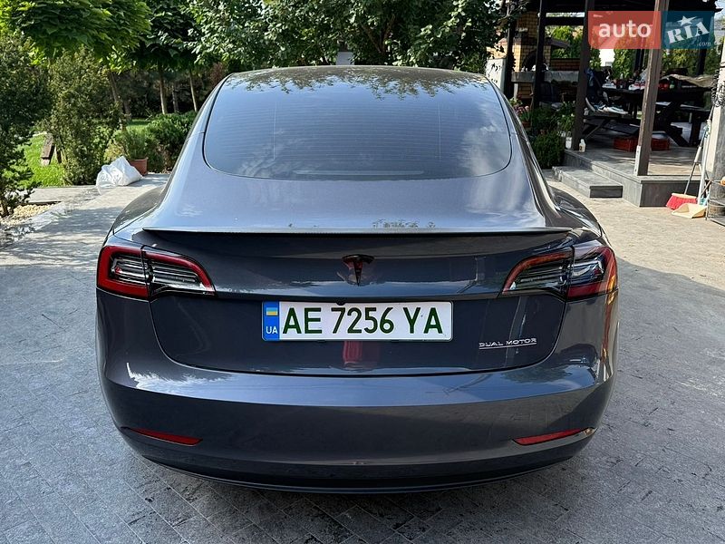 Седан Tesla Model 3 2023 в Дніпрі