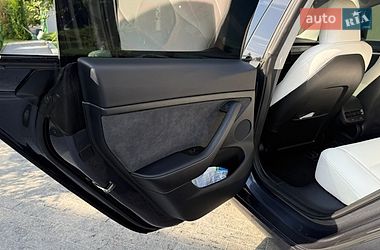 Седан Tesla Model 3 2023 в Дніпрі