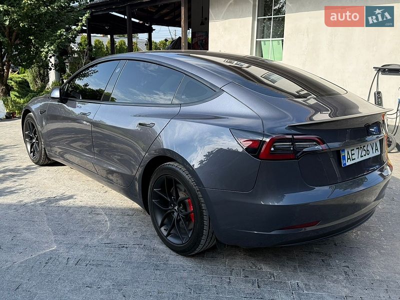 Седан Tesla Model 3 2023 в Дніпрі