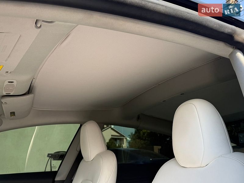 Седан Tesla Model 3 2023 в Дніпрі