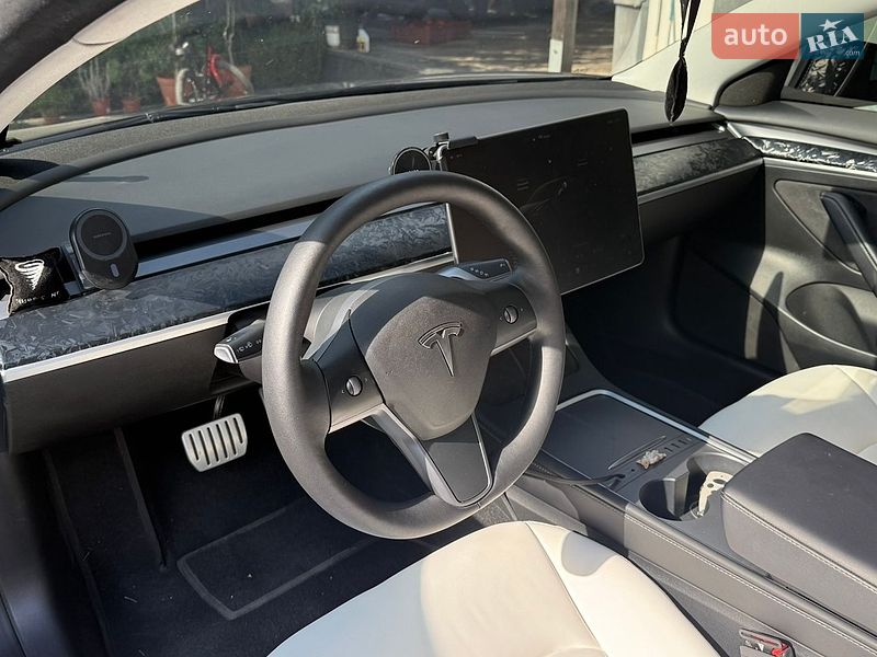 Седан Tesla Model 3 2023 в Дніпрі