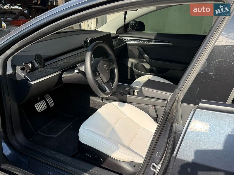 Седан Tesla Model 3 2023 в Дніпрі