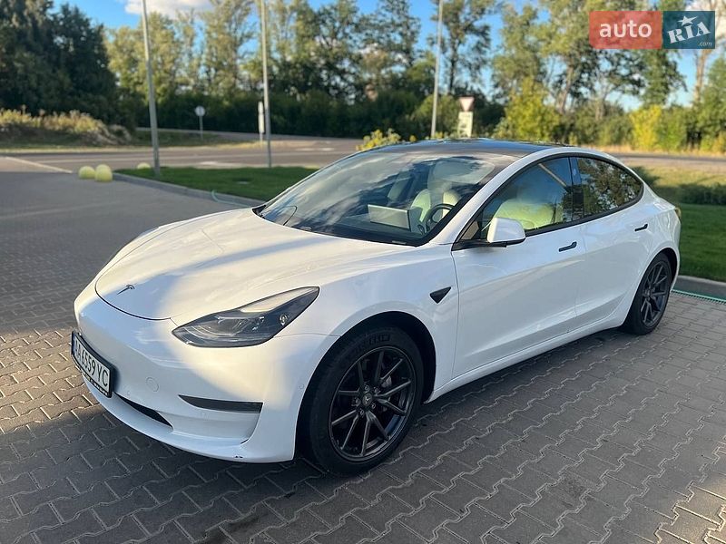 Седан Tesla Model 3 2021 в Києві