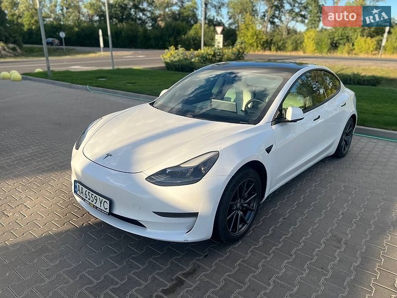 Седан Tesla Model 3 2021 в Києві