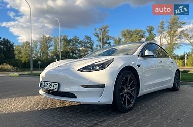 Седан Tesla Model 3 2021 в Києві