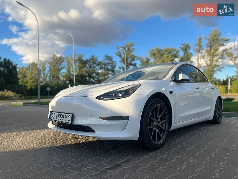 Седан Tesla Model 3 2021 в Києві