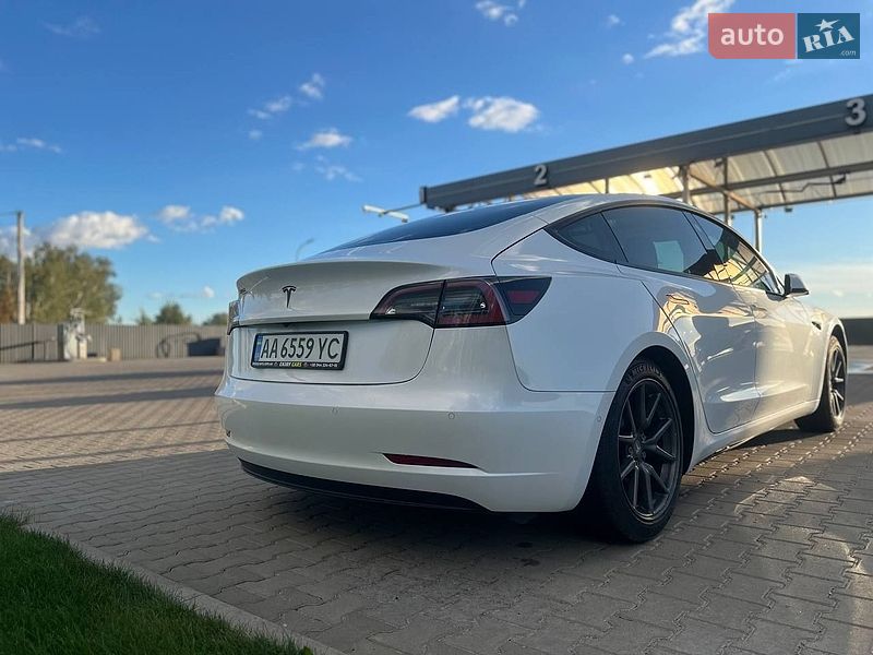 Седан Tesla Model 3 2021 в Києві