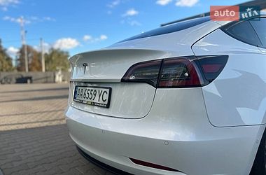 Седан Tesla Model 3 2021 в Києві