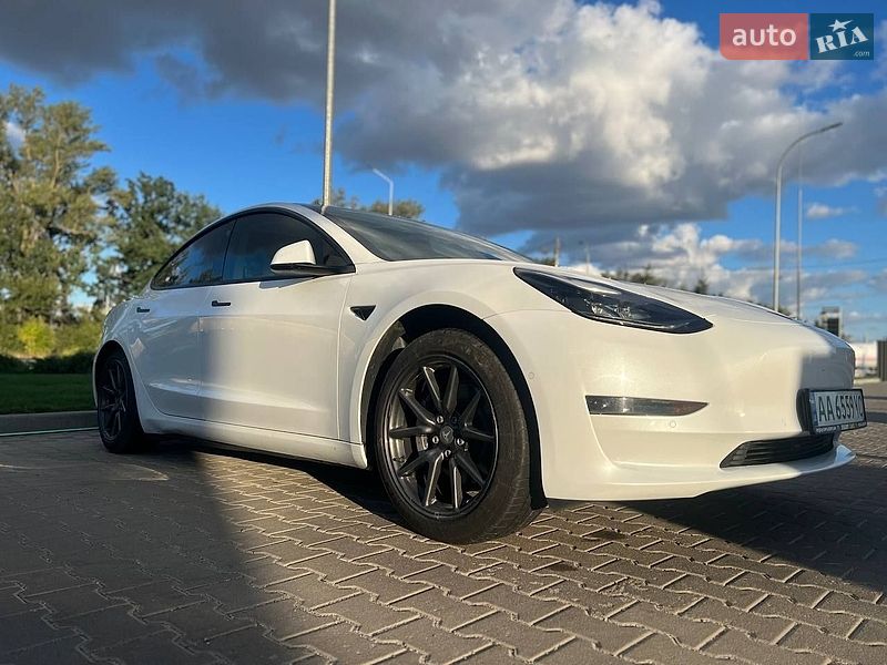 Седан Tesla Model 3 2021 в Києві
