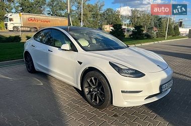 Седан Tesla Model 3 2021 в Києві