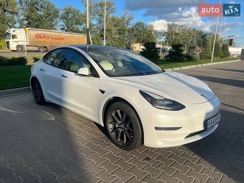 Седан Tesla Model 3 2021 в Києві