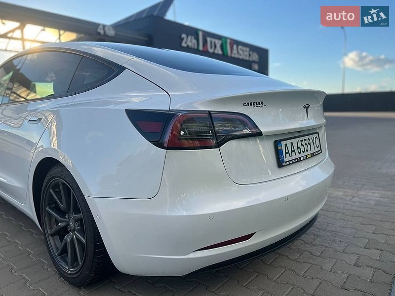 Седан Tesla Model 3 2021 в Києві