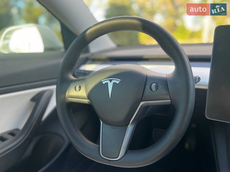 Седан Tesla Model 3 2021 в Києві