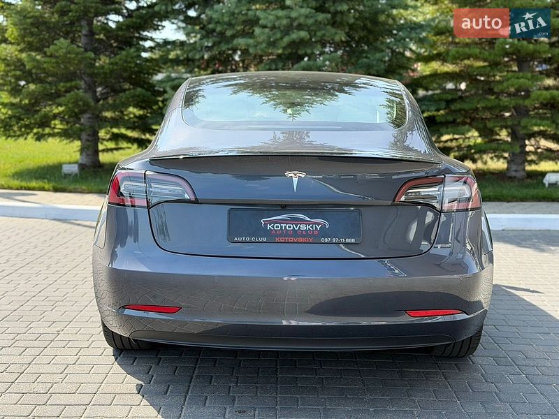 Седан Tesla Model 3 2021 в Одесі
