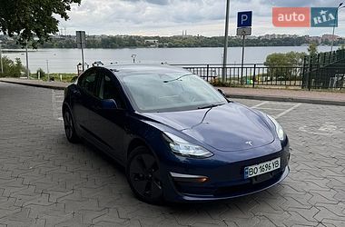 Седан Tesla Model 3 2022 в Тернополі
