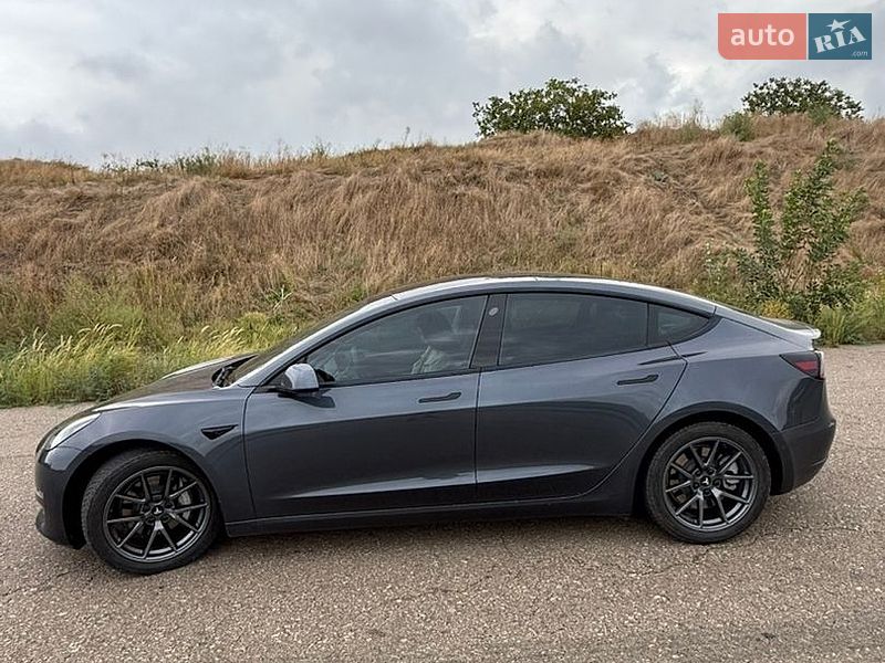 Седан Tesla Model 3 2021 в Одессе