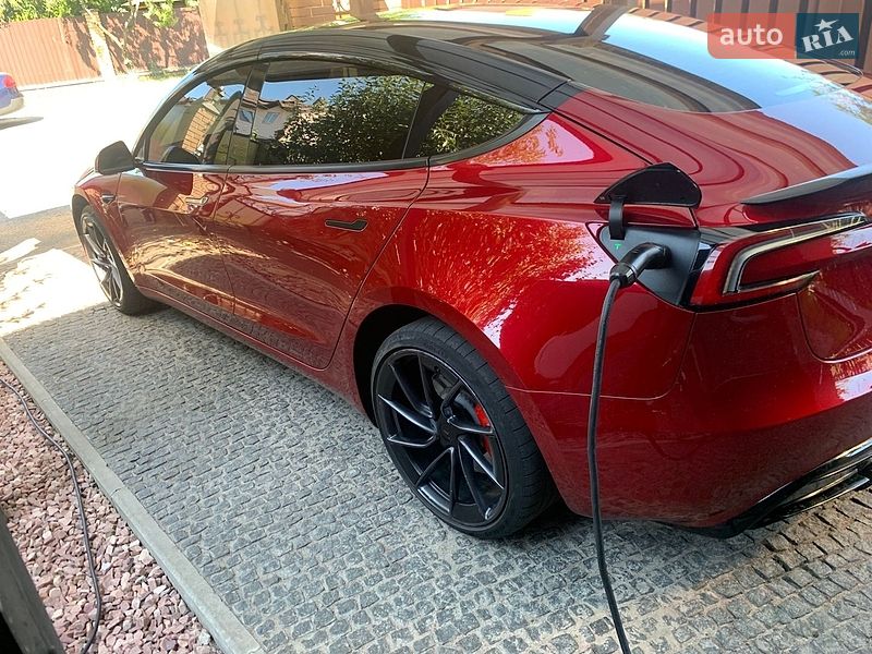 Седан Tesla Model 3 2024 в Києві