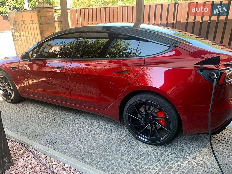 Седан Tesla Model 3 2024 в Києві