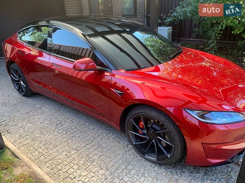Седан Tesla Model 3 2024 в Києві