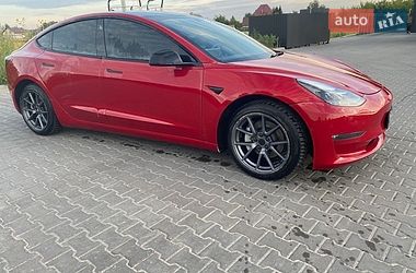 Седан Tesla Model 3 2022 в Киеве