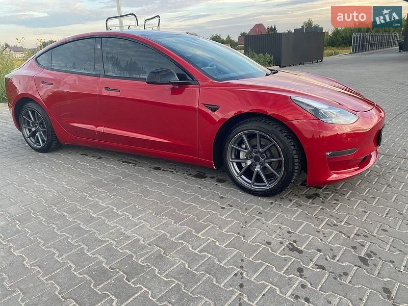 Седан Tesla Model 3 2022 в Киеве