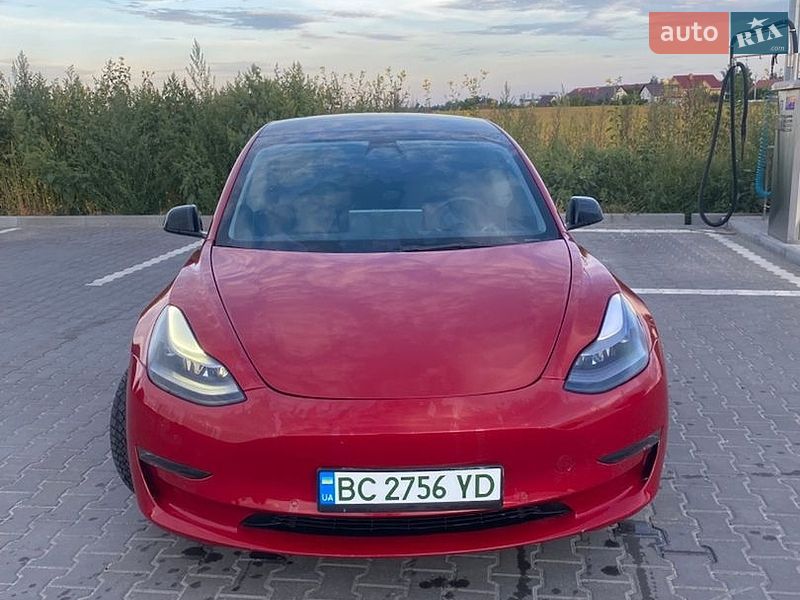 Седан Tesla Model 3 2022 в Киеве