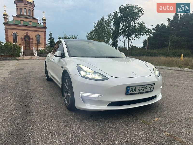 Седан Tesla Model 3 2021 в Кропивницком