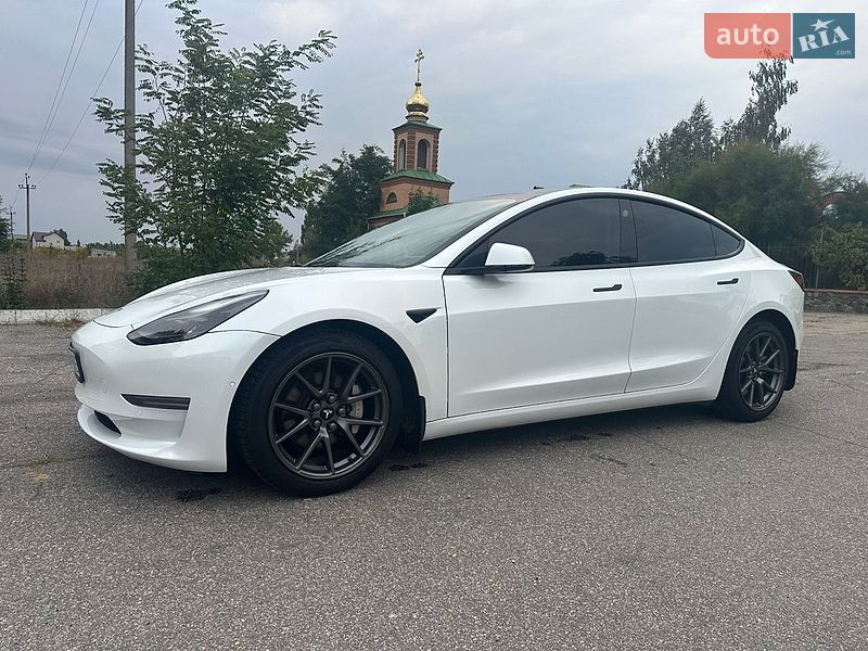Седан Tesla Model 3 2021 в Кропивницком