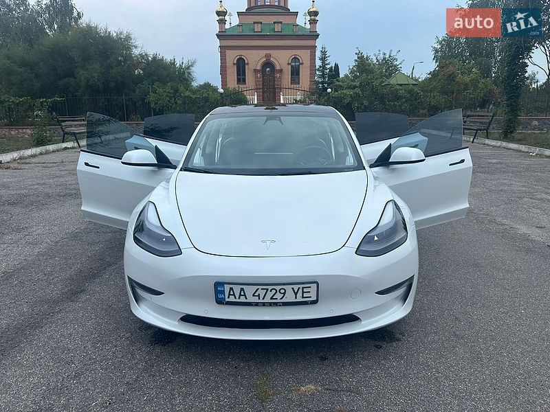 Седан Tesla Model 3 2021 в Кропивницком