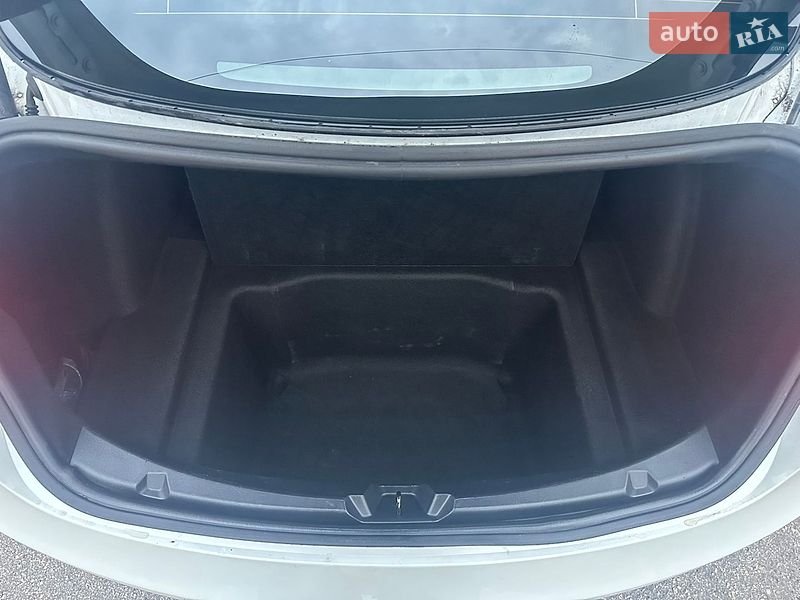 Седан Tesla Model 3 2021 в Кропивницком