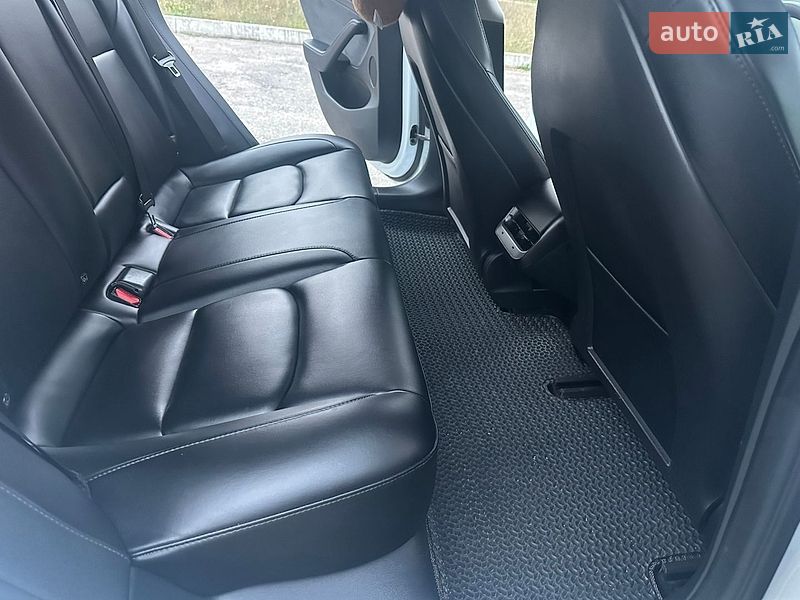 Седан Tesla Model 3 2021 в Кропивницком
