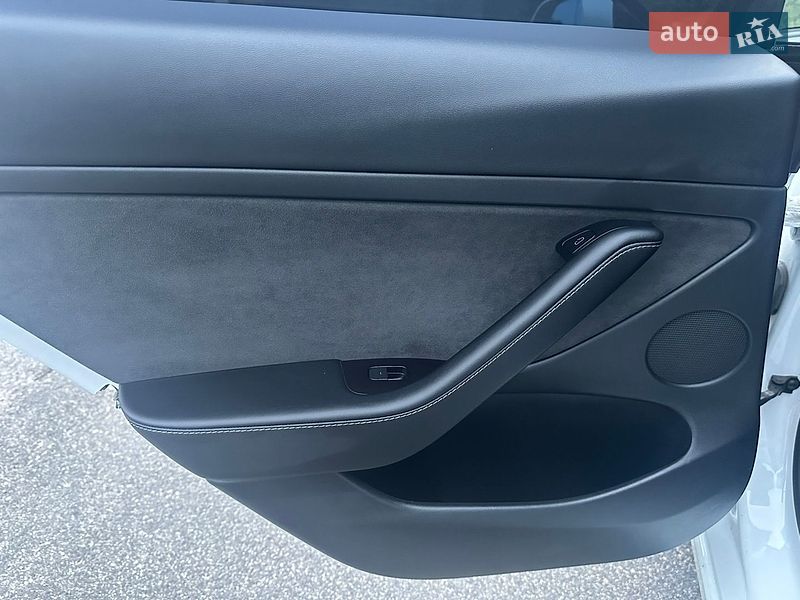 Седан Tesla Model 3 2021 в Кропивницком