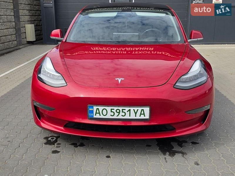 Седан Tesla Model 3 2018 в Ужгороде