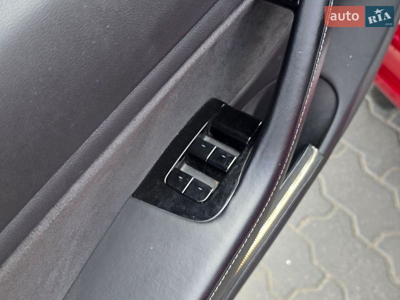 Седан Tesla Model 3 2018 в Ужгороде