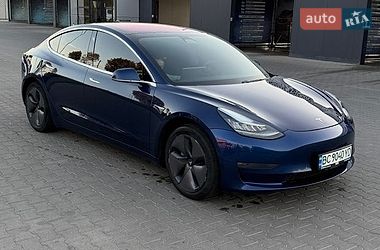 Седан Tesla Model 3 2018 в Шептицькому