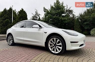 Седан Tesla Model 3 2018 в Львове
