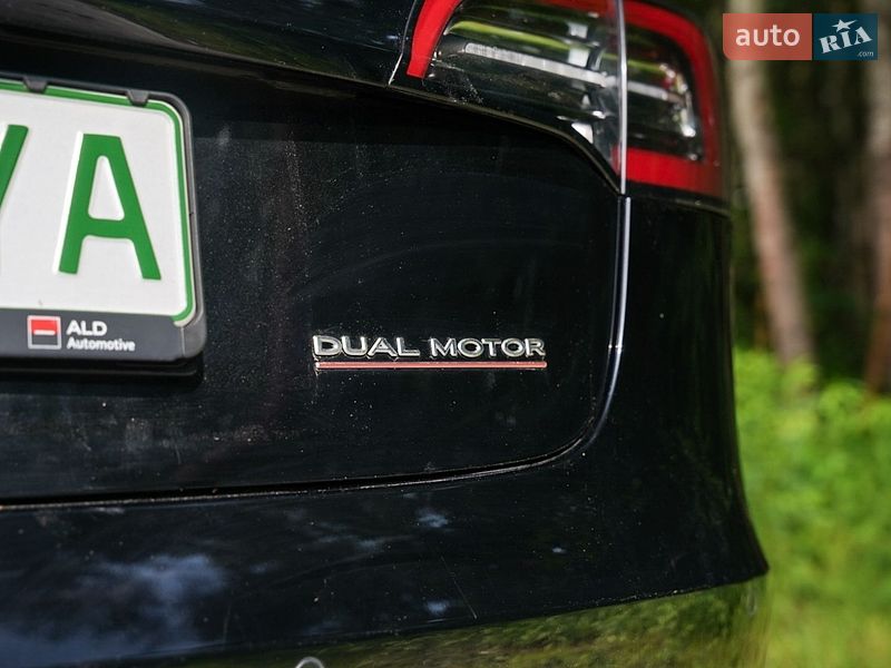 Седан Tesla Model 3 2019 в Києві