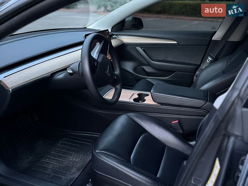 Седан Tesla Model 3 2022 в Виннице