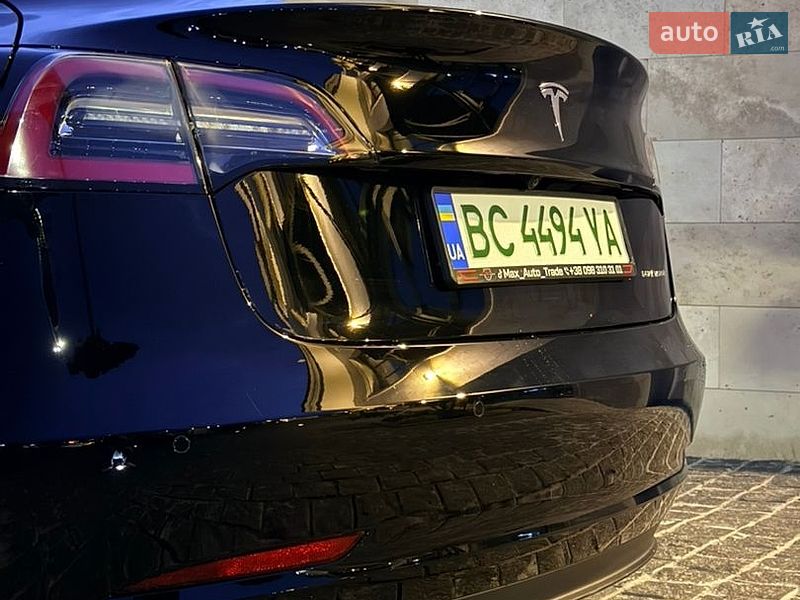 Седан Tesla Model 3 2022 в Львові