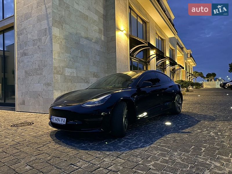 Седан Tesla Model 3 2022 в Львові