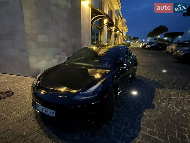 Седан Tesla Model 3 2022 в Львові