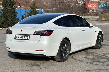 Седан Tesla Model 3 2021 в Львове