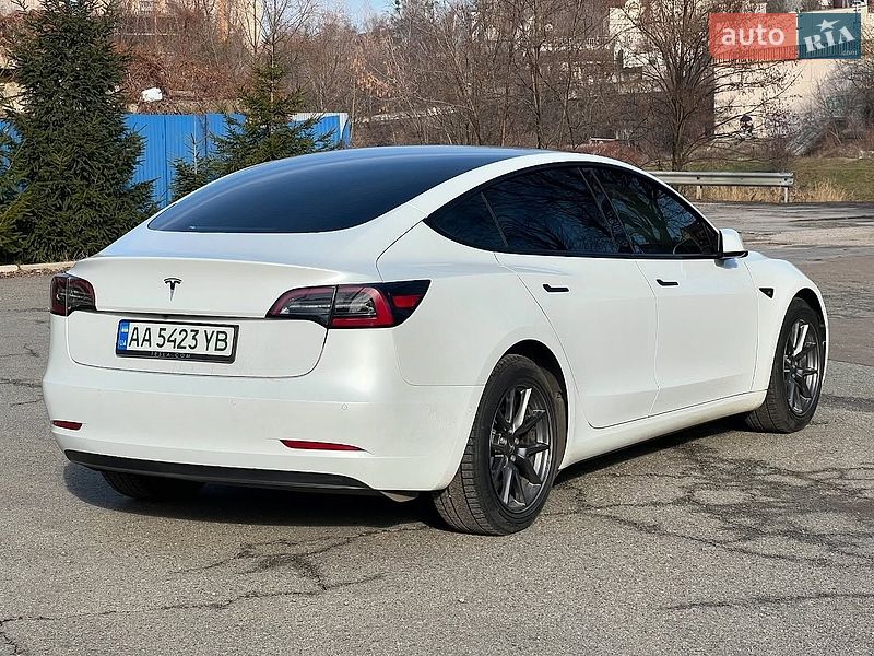 Седан Tesla Model 3 2021 в Львове