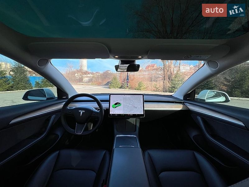 Седан Tesla Model 3 2021 в Львове