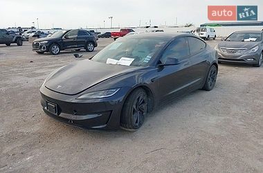 Седан Tesla Model 3 2024 в Львове