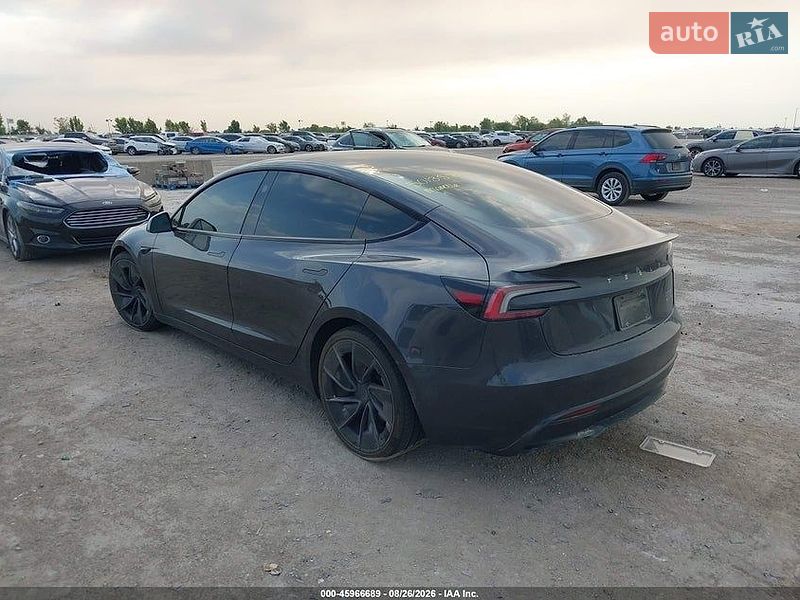 Седан Tesla Model 3 2024 в Львове