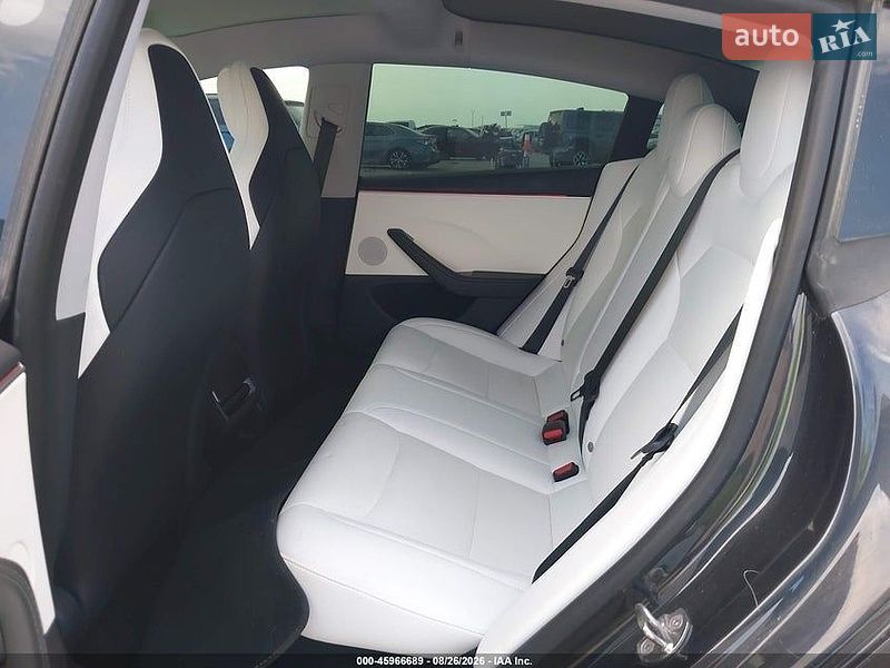Седан Tesla Model 3 2024 в Львове