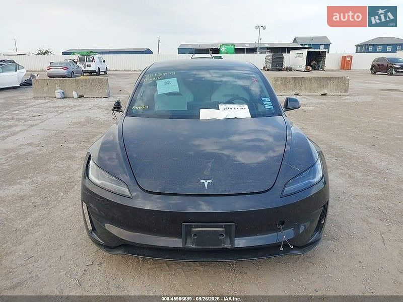 Седан Tesla Model 3 2024 в Львове