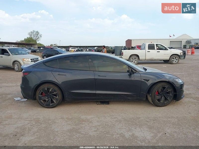 Седан Tesla Model 3 2024 в Львове
